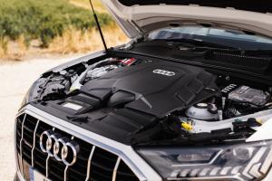 Audi Q7 55 TFSI e Quattro S-Line 2020 года  (UK)